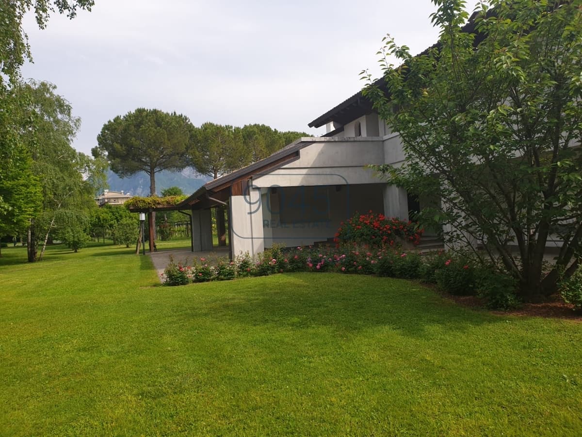 Elegante Villa auf großzügigem Landgut in Gemona del Friuli, Friaul-Julisch Venetien - Italien, Foto 3 von 17