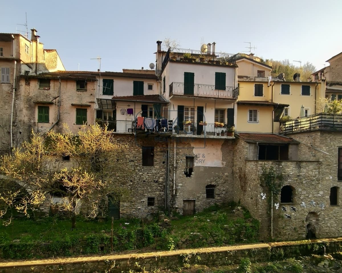 Charming vacation apartment with Ligurian flair in Borgomaro, photo 3 of 35