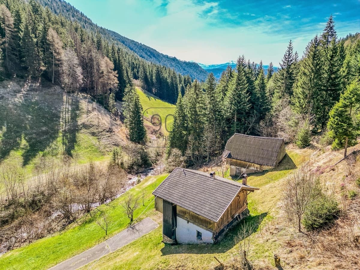 Affascinante maso di montagna con ampio terreno in posizione isolata a San Jenes - Alto Adige, foto 2 di 32