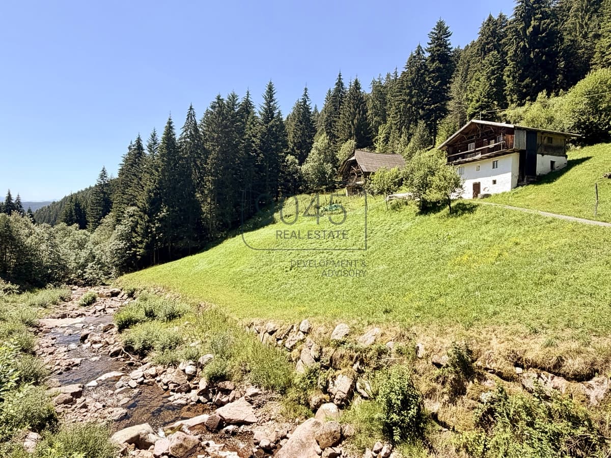 Charmanter Bergbauernhof mit großem Grundstück in Alleinlage in Jenesien - Südtirol in Jenesien, Immobilie von 9045 REAL ESTATE