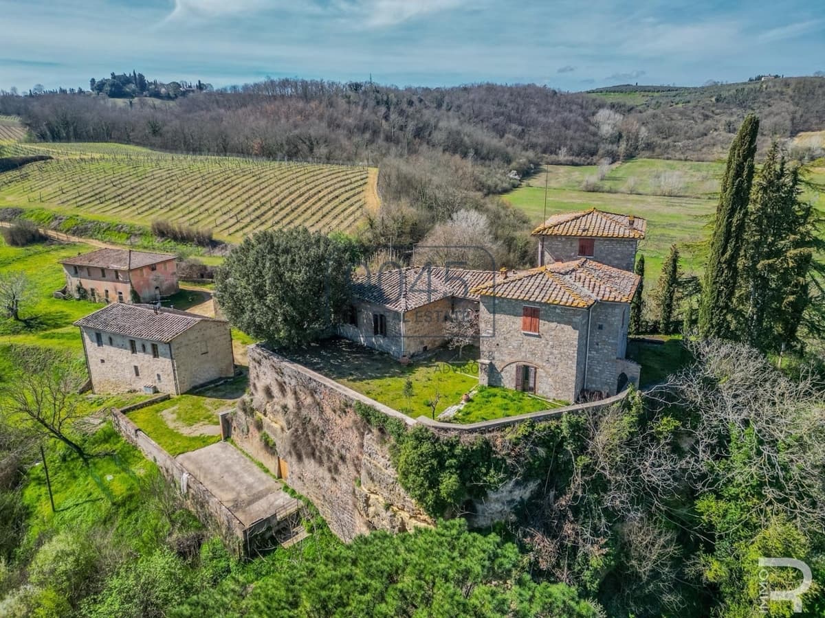 Castello storico con 61 ettari di vigneti e terreni agricoli nel Chianti - Toscana, foto 3 di 66