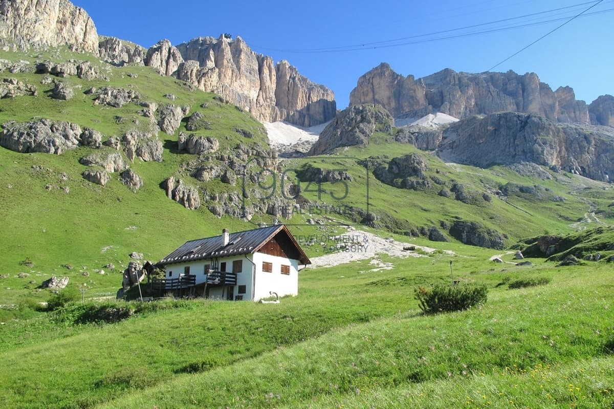 Exclusive Mountain Chalet in the Dolomites - A Unique Retreat in a UNESCO World Heritage Site, photo 3 of 21