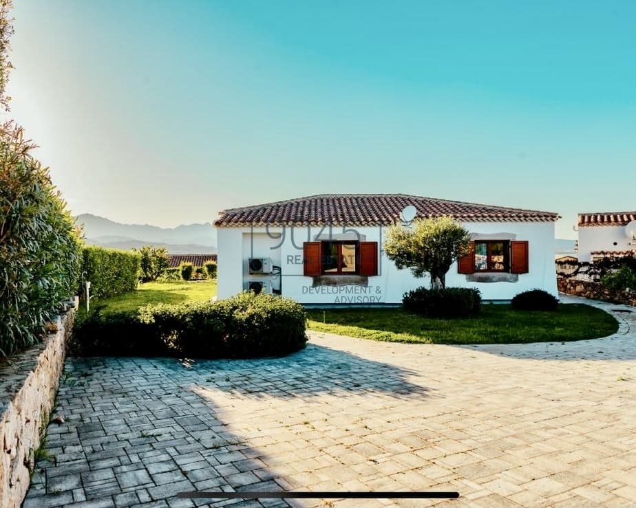 Exclusive villa with a pool and ocean view in Budoni, Sardinia, photo 2 of 11