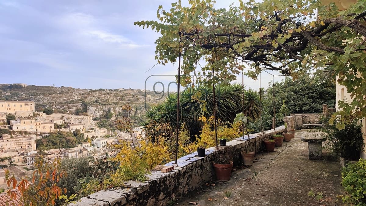 Casa di campagna storica con una spettacolare vista panoramica su Modica - Sicilia a Modica, immobile proposto da 9045 REAL ESTATE