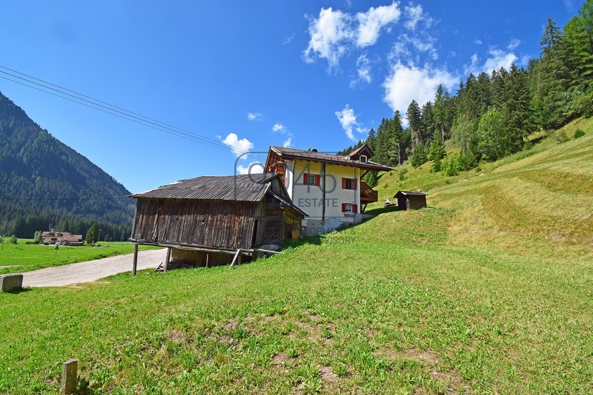 Historisches Anwesen mit genehmigtem Beherbergungsprojekt im Fassatal - Trentino/Südtirol, Foto 3 von 35