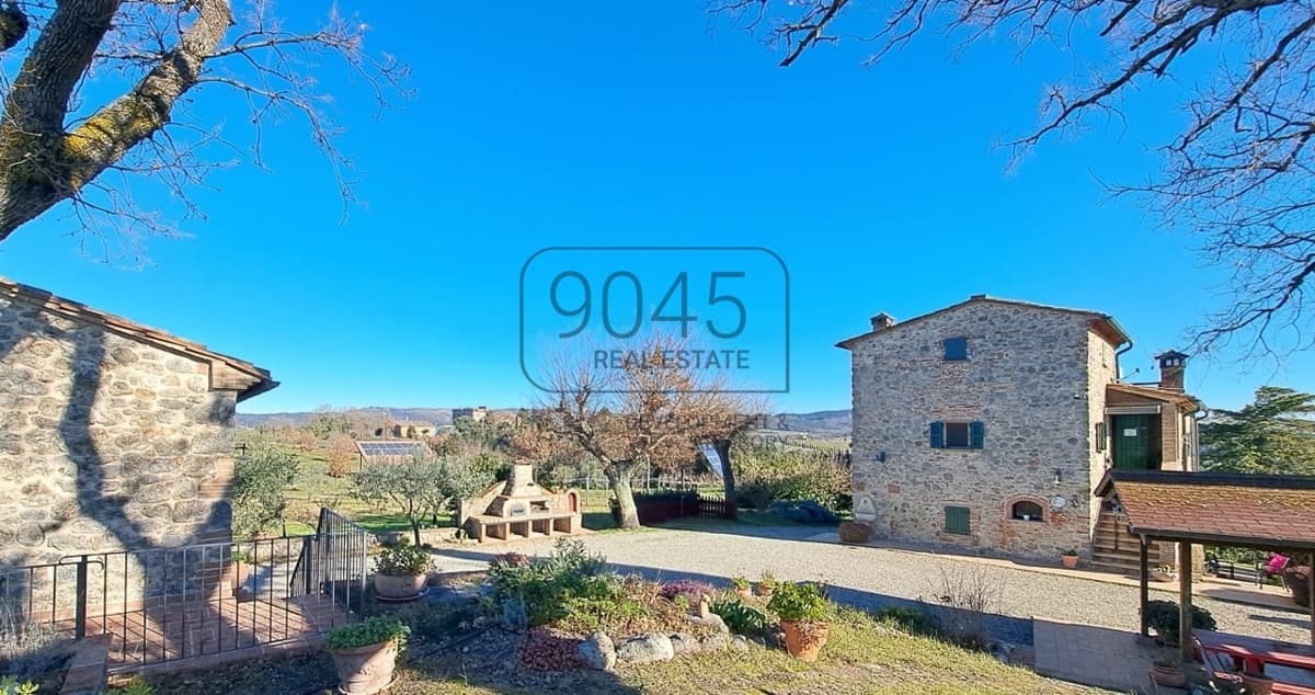 Tenuta panoramica con agriturismo nei pressi di Volterra - Toscana, foto 2 di 39