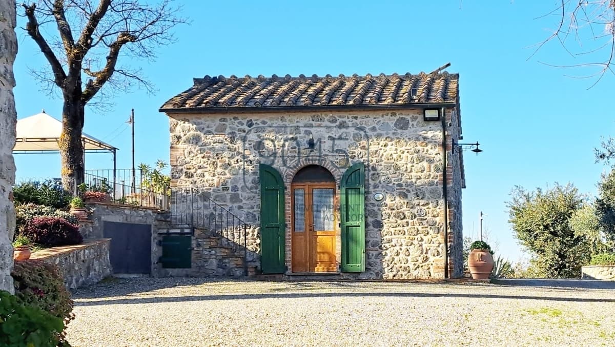 Tenuta panoramica con agriturismo nei pressi di Volterra - Toscana, foto 3 di 39