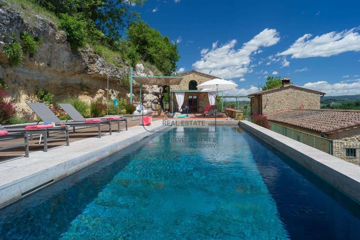 Restauriertes Landhaus mit beheiztem Pool bei Poggibonsi - Toskana, Foto 2 von 26