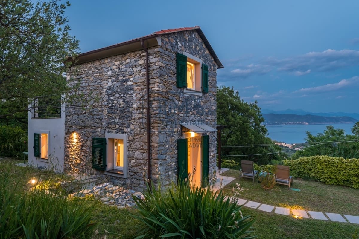 For Rent: Villa Ca Damare - A Romantic Getaway with Ocean Views in Portovenere, photo 2 of 8