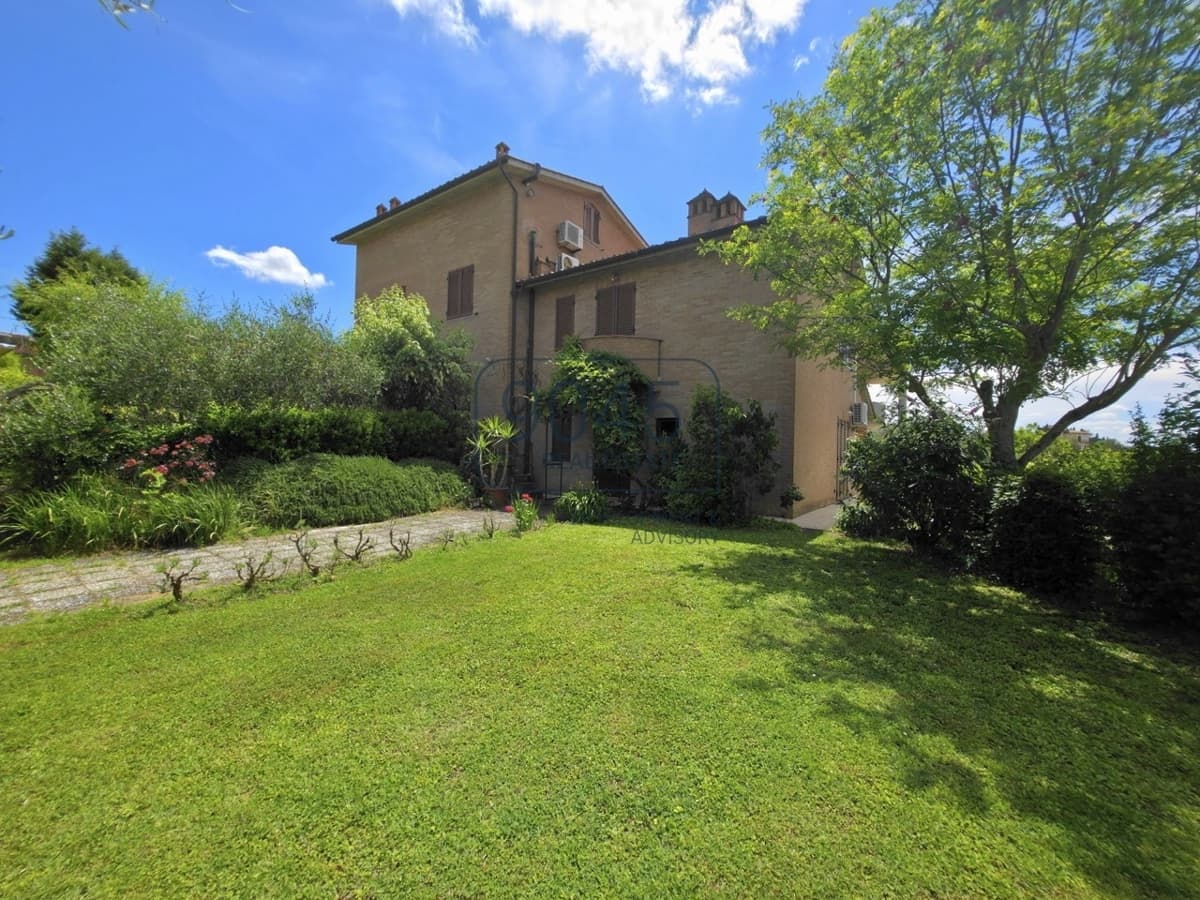 Agriturismo with a panoramic pool, DOCG vineyards, and a view of the towers of San Gimignano, photo 3 of 42