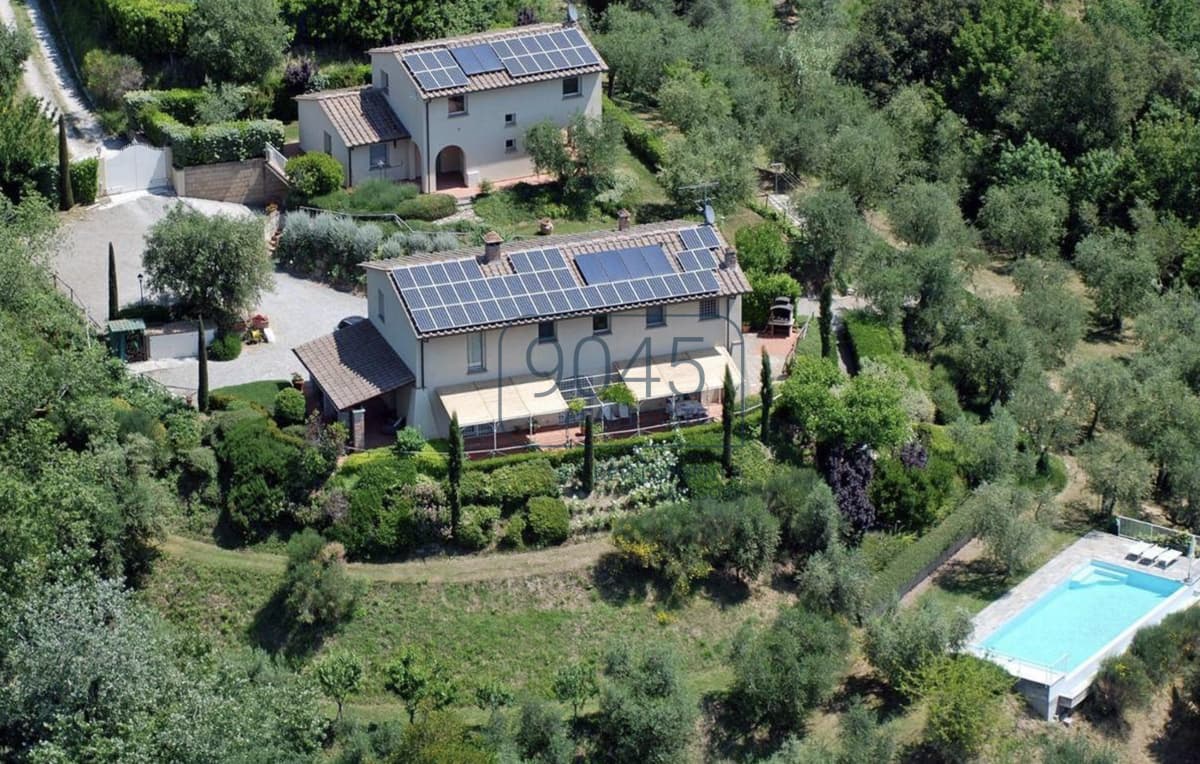 Charakteristischer Häuserkomplex mit Pool in Montopoli in der Val d'Arno Pisa - Toskana, Foto 2 von 28
