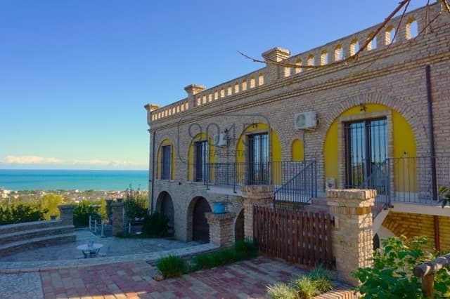 Einzigartige Villa mit Meerblick und fussläufig zum Strand in Tortoreto Lido - Abruzzen, Foto 2 von 17