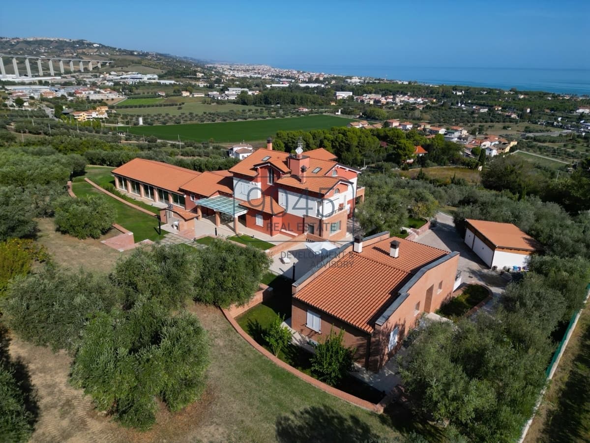 Exclusive Villa mit Schwimmbad und Meerblick in Giulianova - Abruzzen, Foto 2 von 15