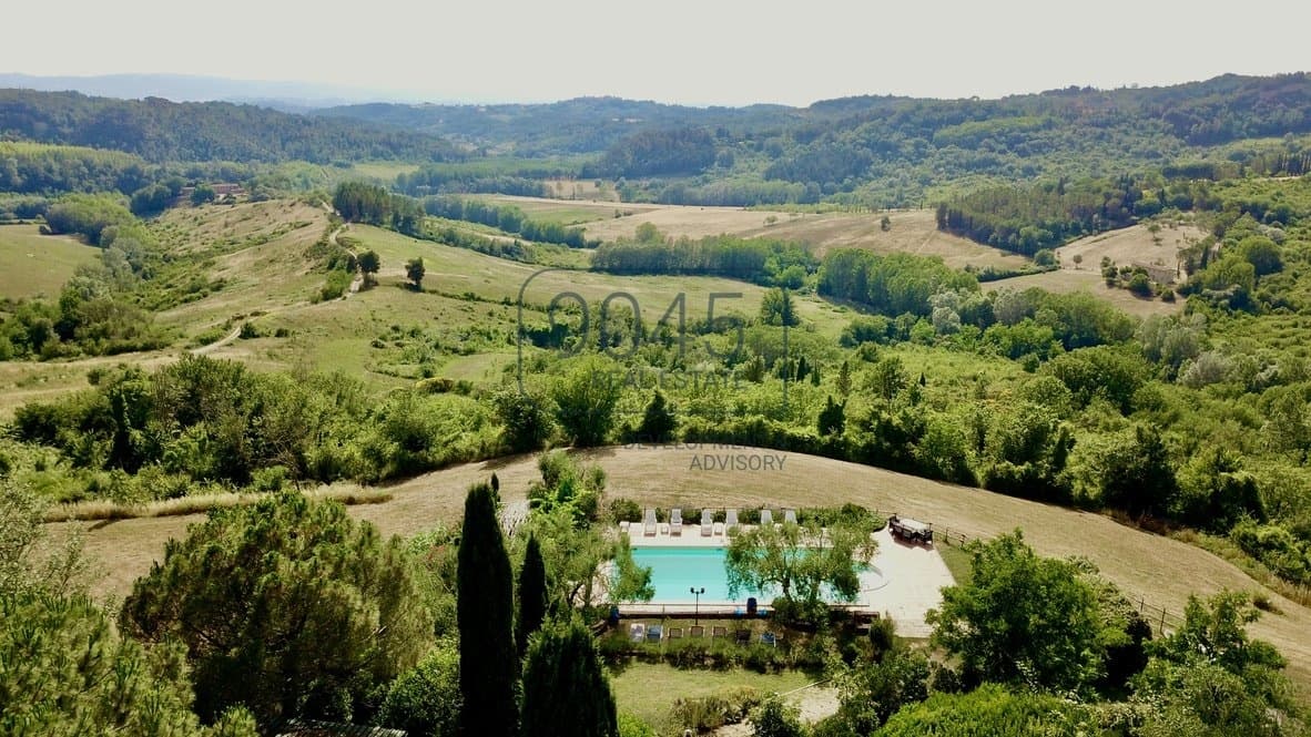 Caratteristico "Casale" con giardino e piscina a Montaione Palaia - Toscana a Palaia, immobile proposto da 9045 REAL ESTATE