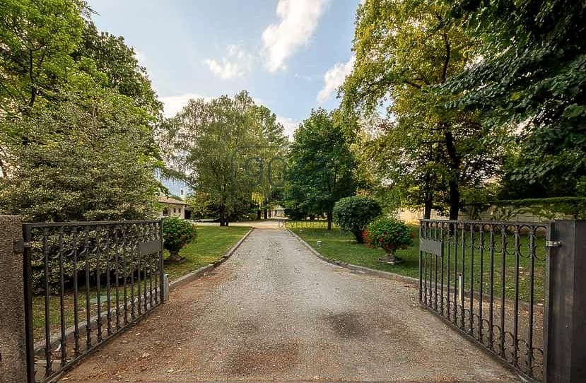 Elegante villa in un'ampia tenuta di campagna a Gemona del Friuli, Friuli-Venezia Giulia - Italia a Gemona Del Friuli, immobile proposto da 9045 REAL ESTATE