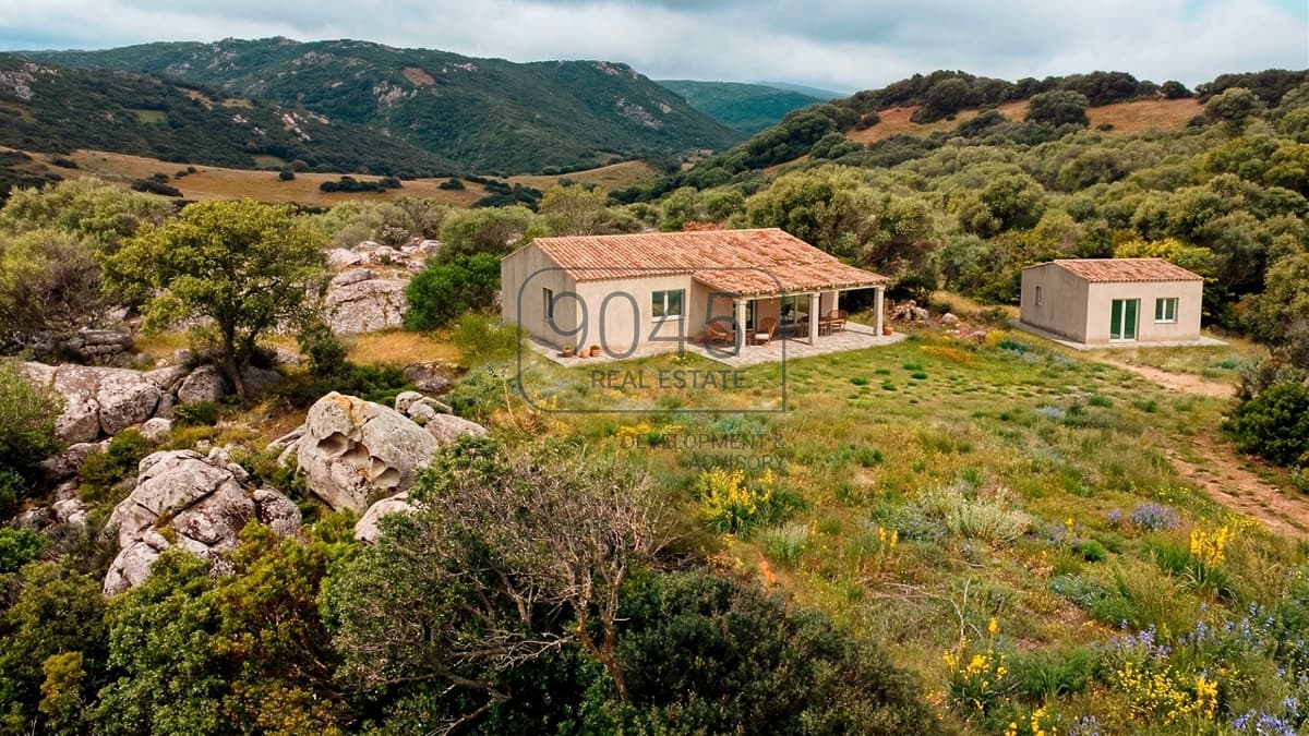 Exklusiver „Stazzo Gallurese“ mit Meerblick und großem Naturgrundstück - Aglientu, Ortsteil Lapponi (Sardinien) in Aglientu, Immobilie von 9045 REAL ESTATE