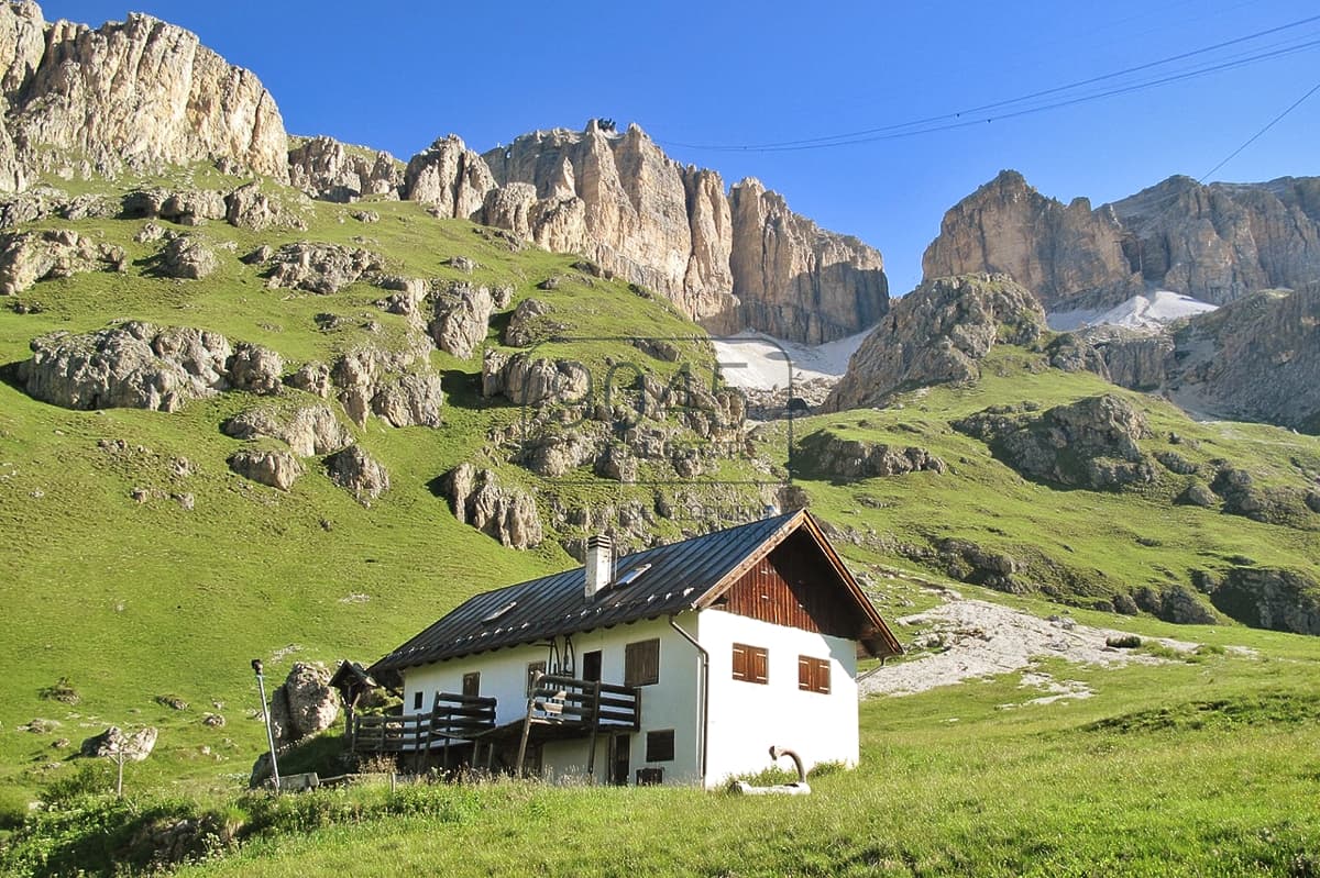 Exklusives Bergchalet in den Dolomiten - Ein einzigartiges Refugium im UNESCO-Welterbe in Canazei, Immobilie von 9045 REAL ESTATE