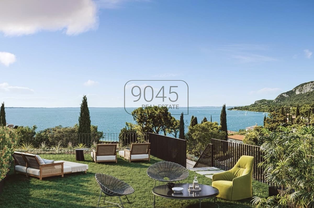 Exklusives Wohnen mit privatem Garten und Seeblick in Garda - Gardasee in Garda, Immobilie von 9045 REAL ESTATE