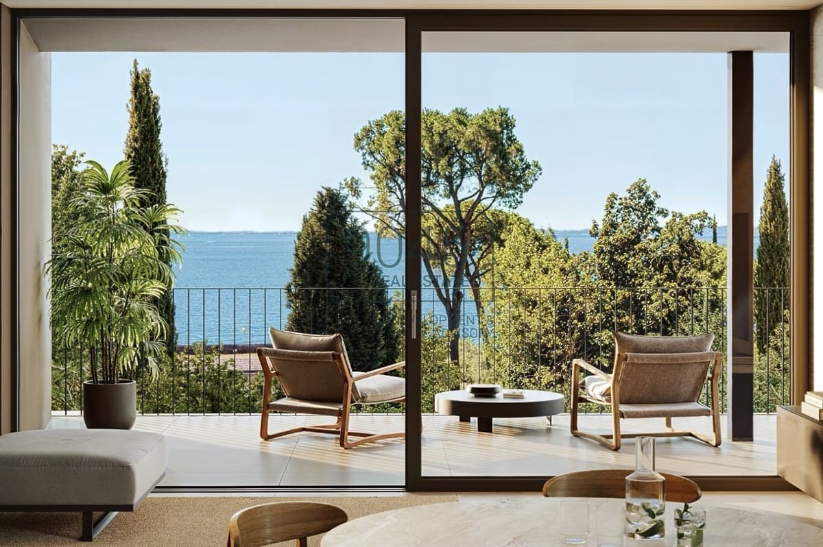 Panoramawohnung mit großzügiger Terrasse und Seeblick in Garda - Gardasee in Garda, Immobilie von 9045 REAL ESTATE