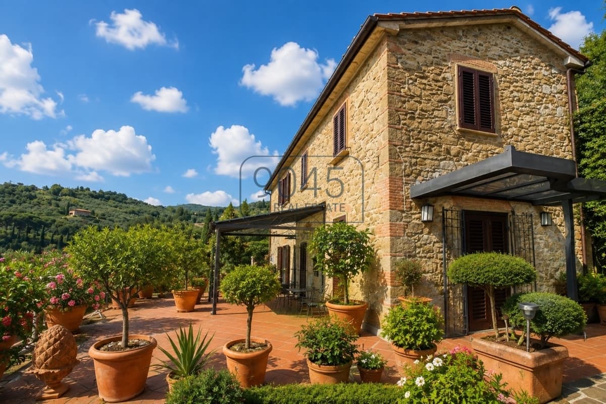 Caratteristica casa in pietra con piscina e vista panoramica nei pressi di Lamporecchio - Toscana a Lamporecchio, immobile proposto da 9045 REAL ESTATE