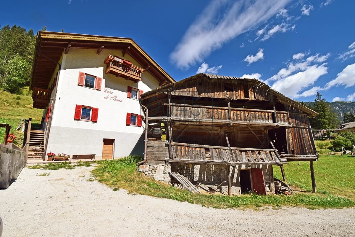 Tenuta storica con progetto ricettivo approvato nella Val di Fassa - Trentino/Alto Adige a Mazzin, immobile proposto da 9045 REAL ESTATE
