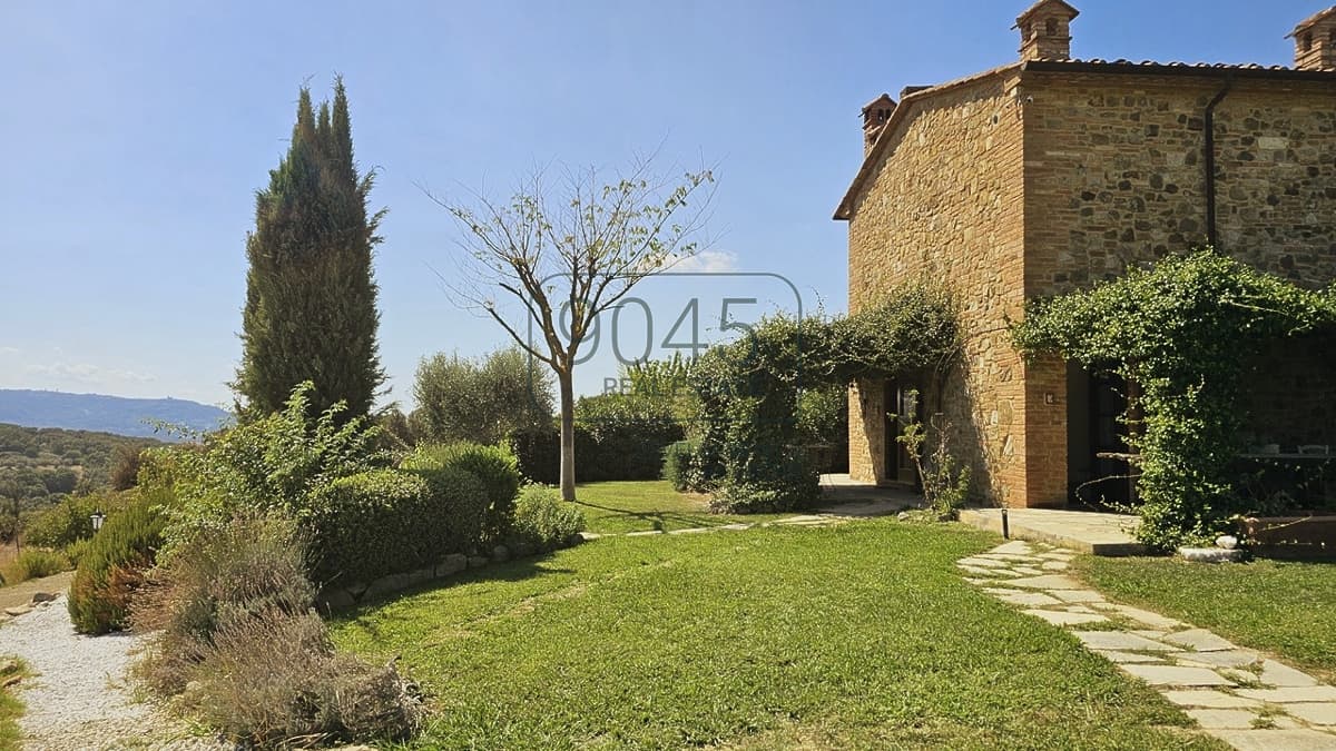 Appartamento in pietra naturale con giardino privato e piscina panoramica a Gambassi Terme - Toscana a Gambassi Terme, immobile proposto da 9045 REAL ESTATE
