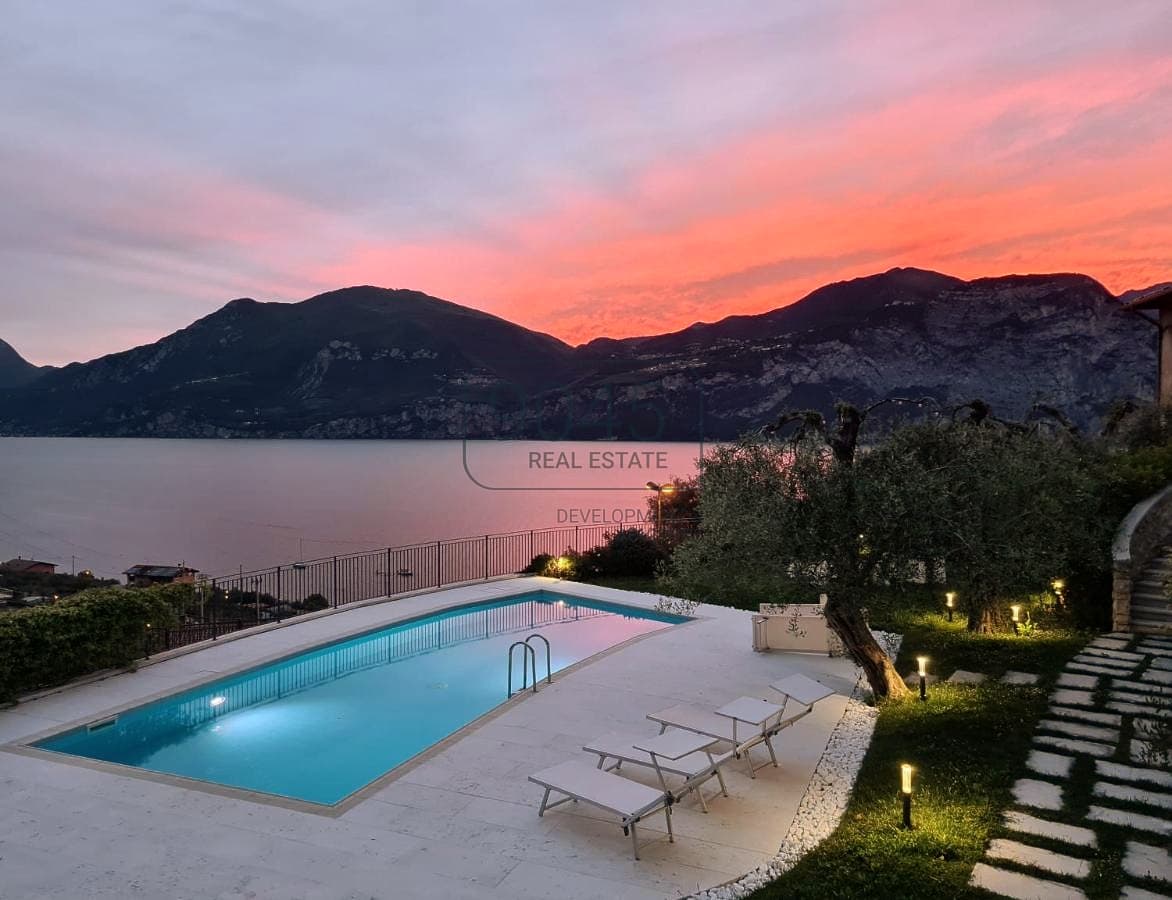 Secret Sale: Historic Building with 7 Luxury Apartments and a Pool in Brenzone sul Garda - Lake Garda in Brenzone, property offered by 9045 REAL ESTATE