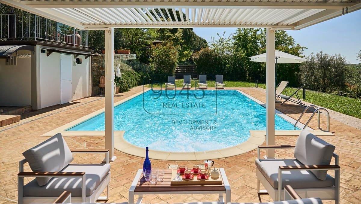 Tuscan "Casale" on the hills between Lucca and Florence - Tuscany in Cerreto Guidi, property offered by 9045 REAL ESTATE