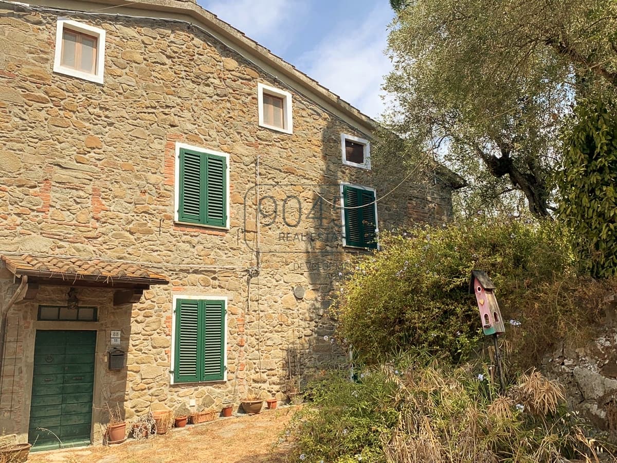 Country house on the hills of Lamporecchio - Pistoia Tuscany in Lamporecchio, property offered by 9045 REAL ESTATE