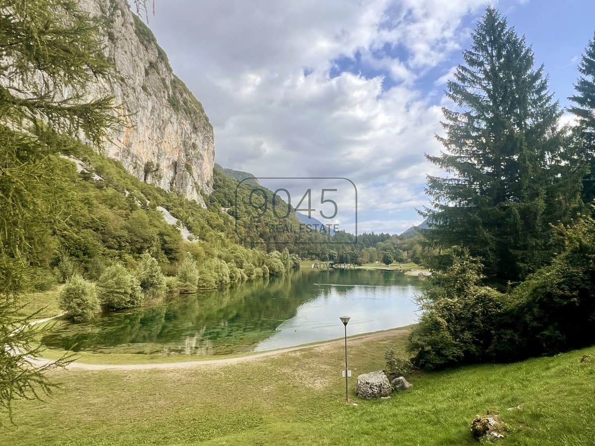 Immobilienkomplex mit Hotel, Restaurant und Wohnungen am Nembia-See im Naturpark Adamello Brenta in San Lorenzo Dorsino, Immobilie von 9045 REAL ESTATE
